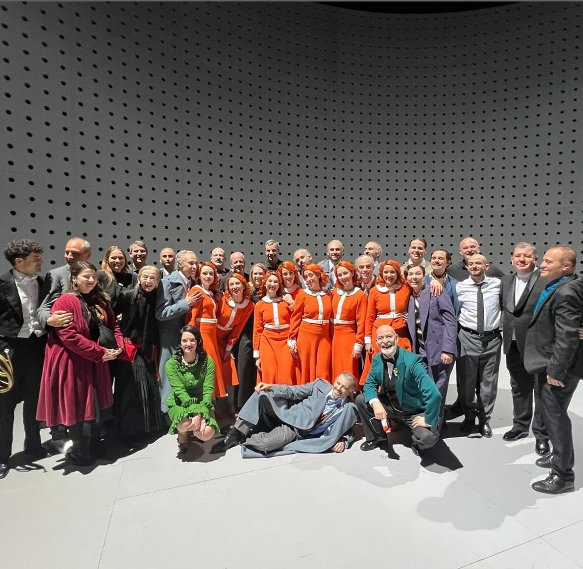 Hoy es mi &uacute;ltima funci&oacute;n de Mitridate con este equipo maravilloso y en este teatro en el que me hacen sentir siempre como en casa. 
Me siento privilegiado por haber contribuido a construir algo especial. Gracias infinitas a todos y 𝓪 ?