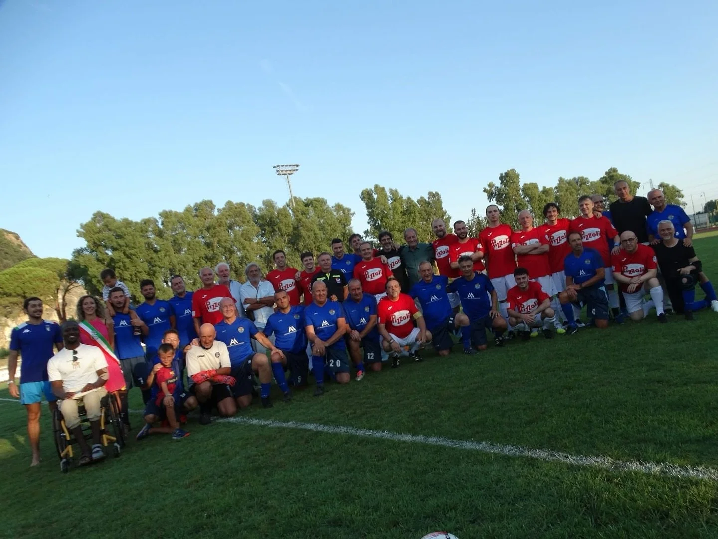 Documento grafico dell&rsquo;incontro del 4 Luglio:

📸 1- Tutti i partecipanti insieme a @castroamelio 
📸 2- @cantantil_irici 
📸 3- Il Mister Lamberto Piovanelli dando le ultime istruzioni 
📸 4- Representaci&oacute;n Tripera @triperos_de_europa 
