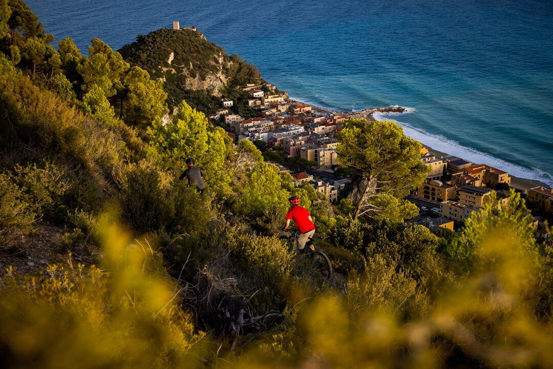 The flights are booked and we are heading back to this beautiful place again. We rarely travel to the same place twice, but Finale Ligure pulled all the magic a couple of years ago so we decided to return. 
@steve_storey hopes to race there again, wh