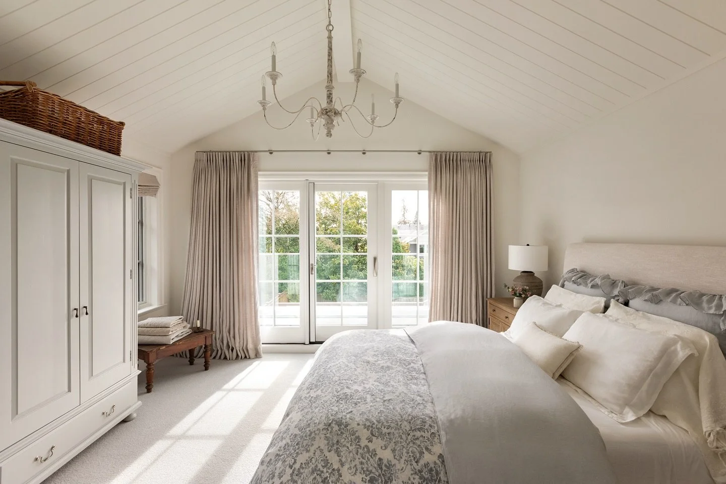 A serene retreat layered in soft blue hues and creamy warm whites, grounded by the warm, dark wood of an antique petite tableau. A timeless blend of calm and character. 

Featured in: @houseandhomemag 
Photography: @tina_emapeterphoto 
Builder: @diva