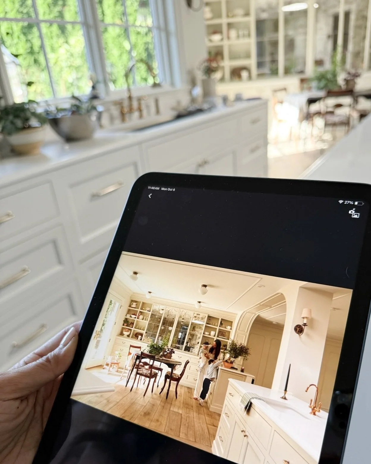 Gonna be, gonna be Golden! Through the lens of @tina_emapeterphoto 
BTS with photoshoot team @divanohomes @kimberlyjoneslifestyle @pgalbraithinteriors 
#vaniapecchiainteriors #TheBrickOrchardHouse