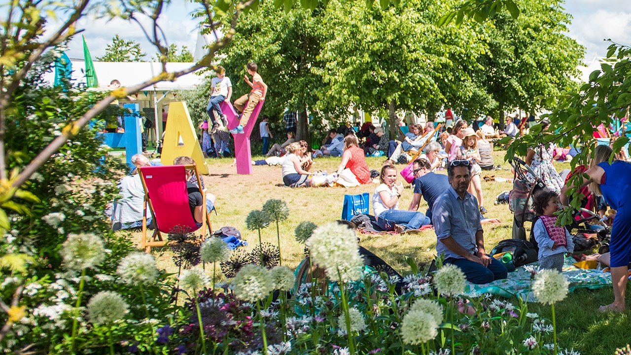 Hay-Festival-site-picnic.jpg