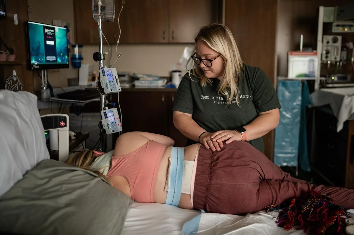 It&rsquo;s #WorldDoulaWeek

As something that has been part of my identity for over 6 years now, it&rsquo;s humbling to think there aren&rsquo;t actually very many photos of me in action (despite me being a photographer🤪) 

Being a doula means so mu