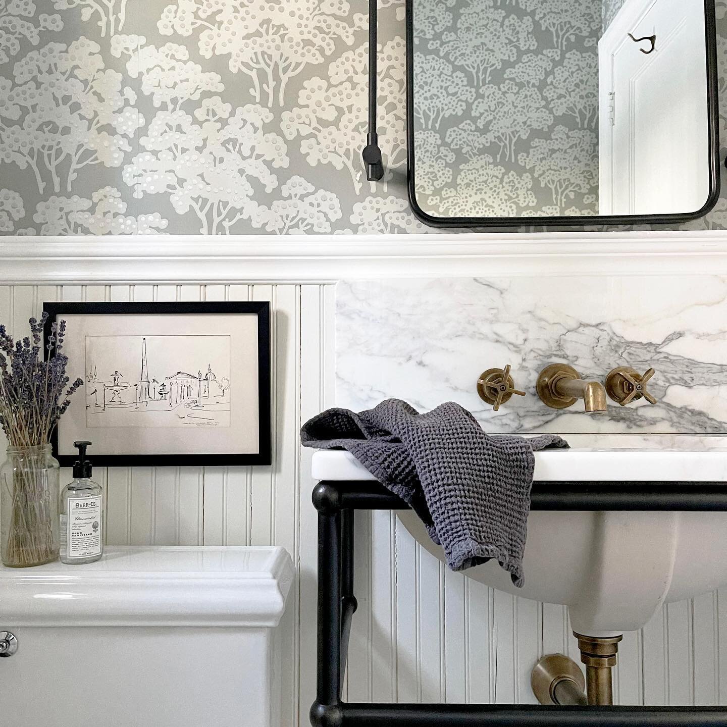 A small but mighty powder bath 

design: @n_goetting

*
*
*
*
*
#bathroomdecor #bathroomstyle #bathroomdecoration #smallisbeautiful #jewelbox #bathroomdetails #bathroominterior #bathroomfloor #njinteriors #njinteriordesign  #summitnj #suburbanhome  #
