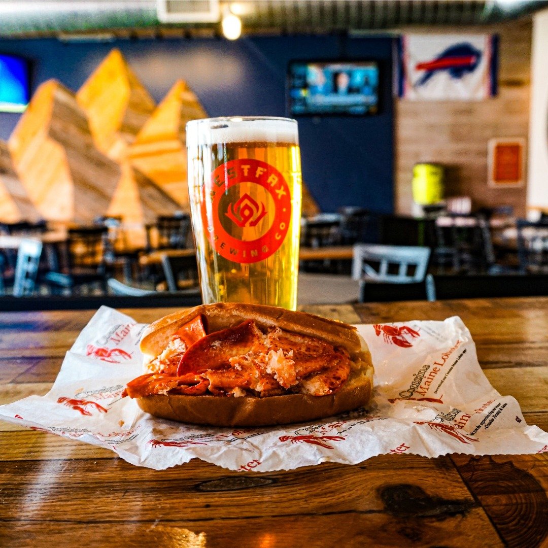 🦞Every Sunday calls for a lobster feast, courtesy of @cousinsmainelobster  Noon - 8PM🦞
TAPROOM OPENS AT NOON
Come out and enjoy the sunny warm weather with great beer and delicious food!
.
.
.
#craftbeer #craftbeeraddict #craftbeerenthusiast #color