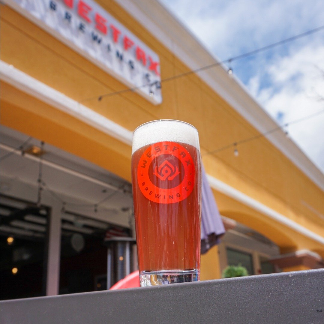 𝐓𝐮𝐞𝐬𝐝𝐚𝐲 $𝟒 𝐁𝐞𝐞𝐫
Blootylicious | Blueberry Wheat | ABV: 5%
A blueberry wheat ale made with fresh blueberries. Cool, crisp &amp; refreshing!
**Draft Only**
Food Truck Today: @whcfoodtruck 
.
.
.
#tuesdaybeersrock #craftbeer #craftbeerenthus