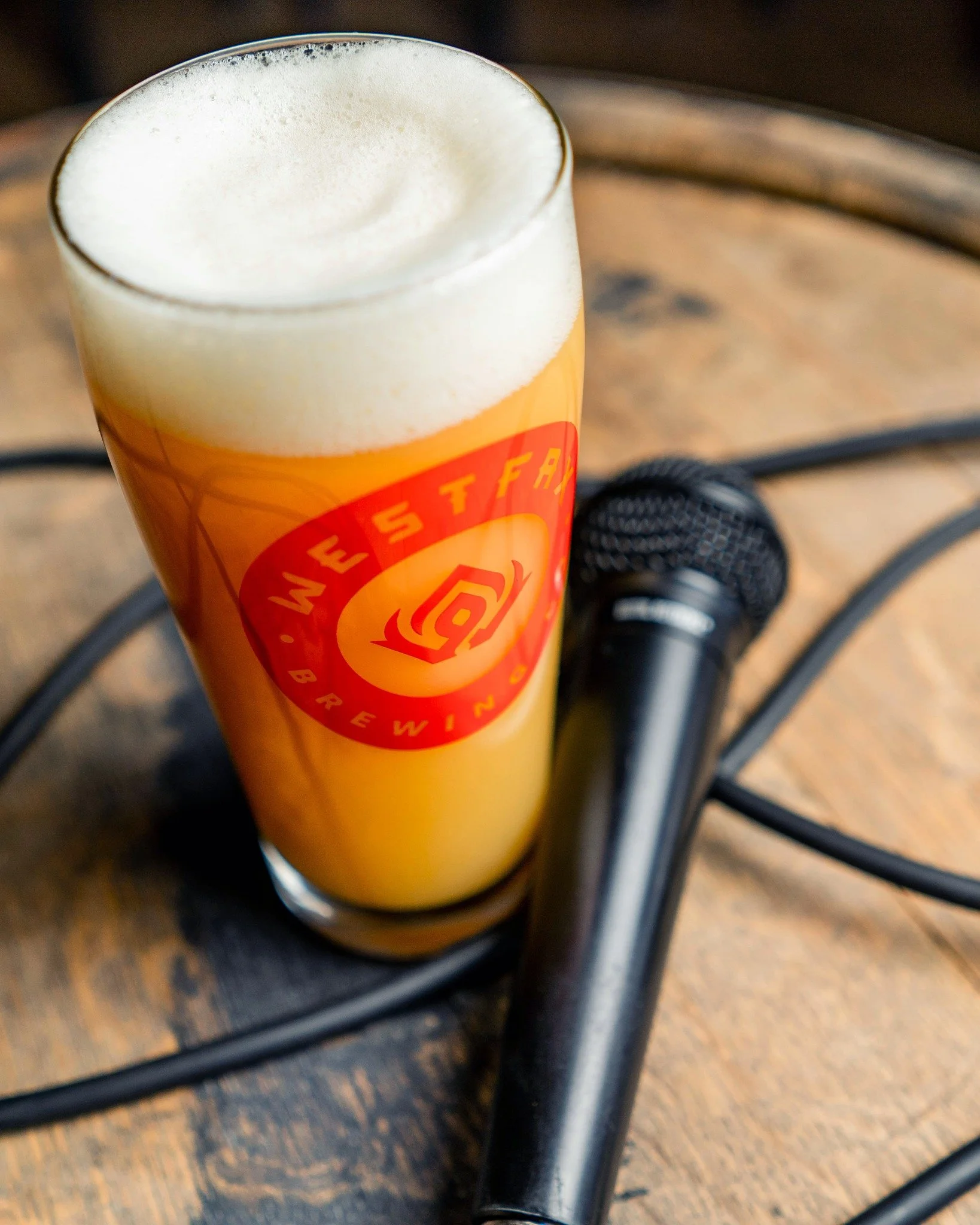 🎈Join us for free live trivia every Wednesday at 6:30 pm! Free to play, and top teams win fun prizes! 🎈
@notrockettrivia  will be here dishing up all the questions!
Want an edge?
❓Sign up now to get 3 free trivia clues before the game: https://www.