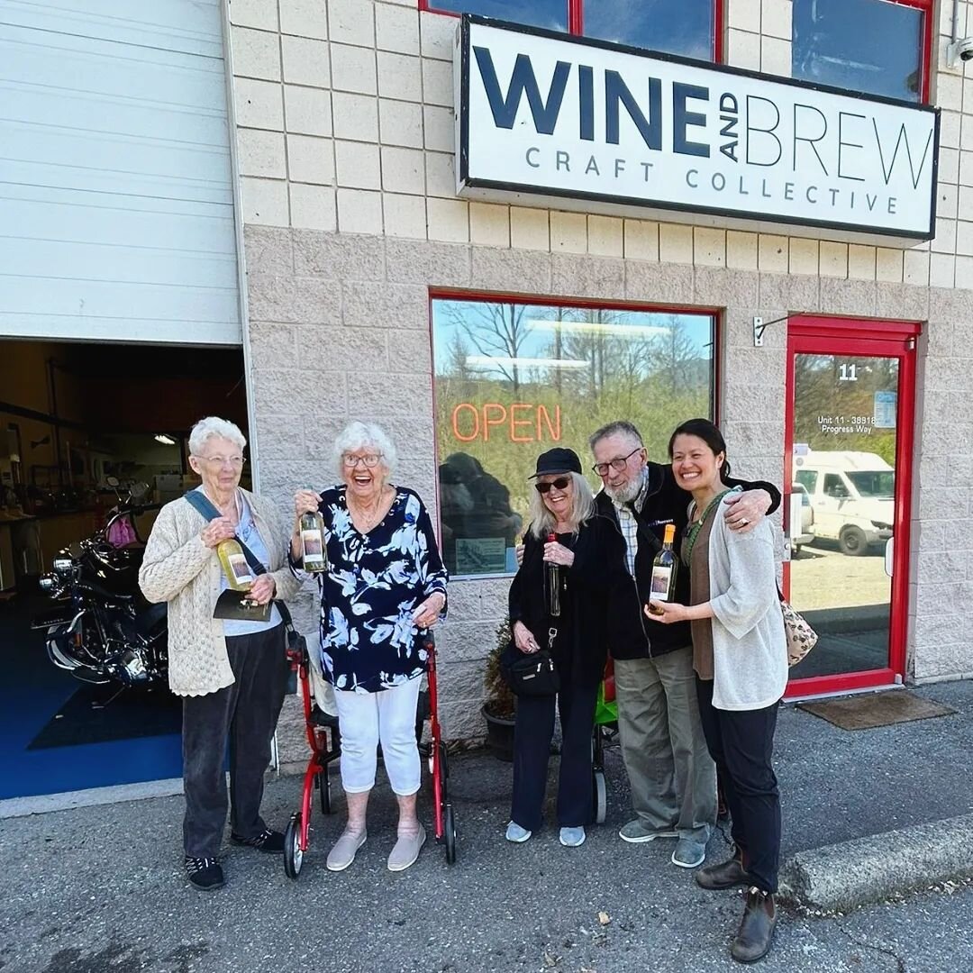 We had so much fun last week with this group from the Shannon Falls Retirement Residence!🍷 Thanks for coming to make wine with us!

If you're looking for a group event get in touch to learn more about Winemaking. 

#winetime #winelover #wine #squami