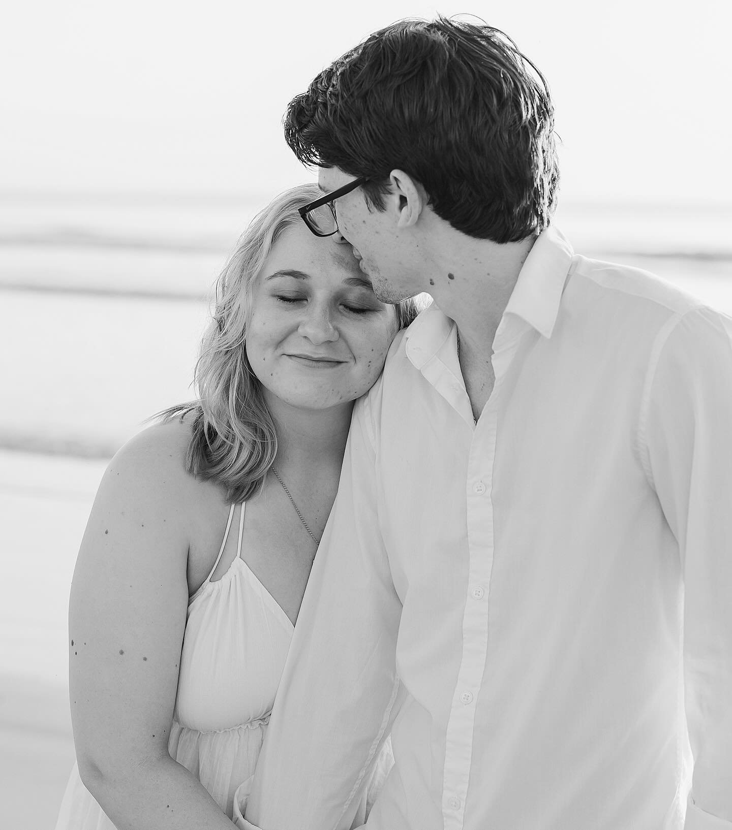 Shaena and Steven tied the knot yesterday alongside their family + friends and we had the loveliest day together! Here&rsquo;s their sunrise engagement session we did recently at NSB ☀️ 

#newsmyrnabeachphotographer #newsmyrnabeachphotography #newsmy