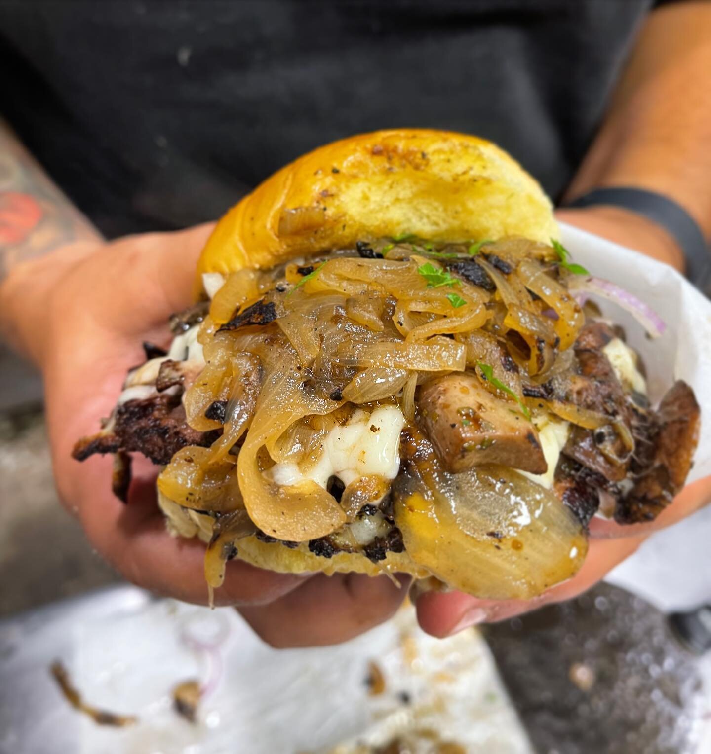 Yo! This insanely JUICY collab is coming your way soon! 🤤🍔😍🍕

Voted best burger in Miami 2021; Ted&rsquo;s Burgers x Eleventh Street Pizza collaboration is coming next month&hellip; can you tell which of our pies was made into a burger in this pi