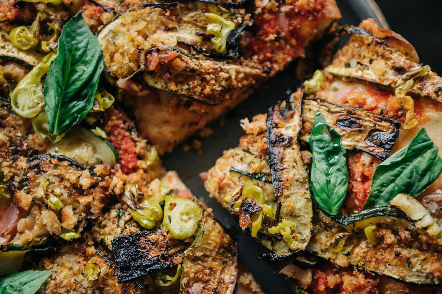 The (vegan) pizza you didn&rsquo;t even know you needed&hellip; Who else loves the Proven&ccedil;al Sicilian slices? 🤤🤤🍕🌱 #YouWannaPizzaMe #SicilianPizza

 #Plantbased #Sourdough #NaturallyLeavened #Pizzagram #SourdoughPizza #PizzaAndLove