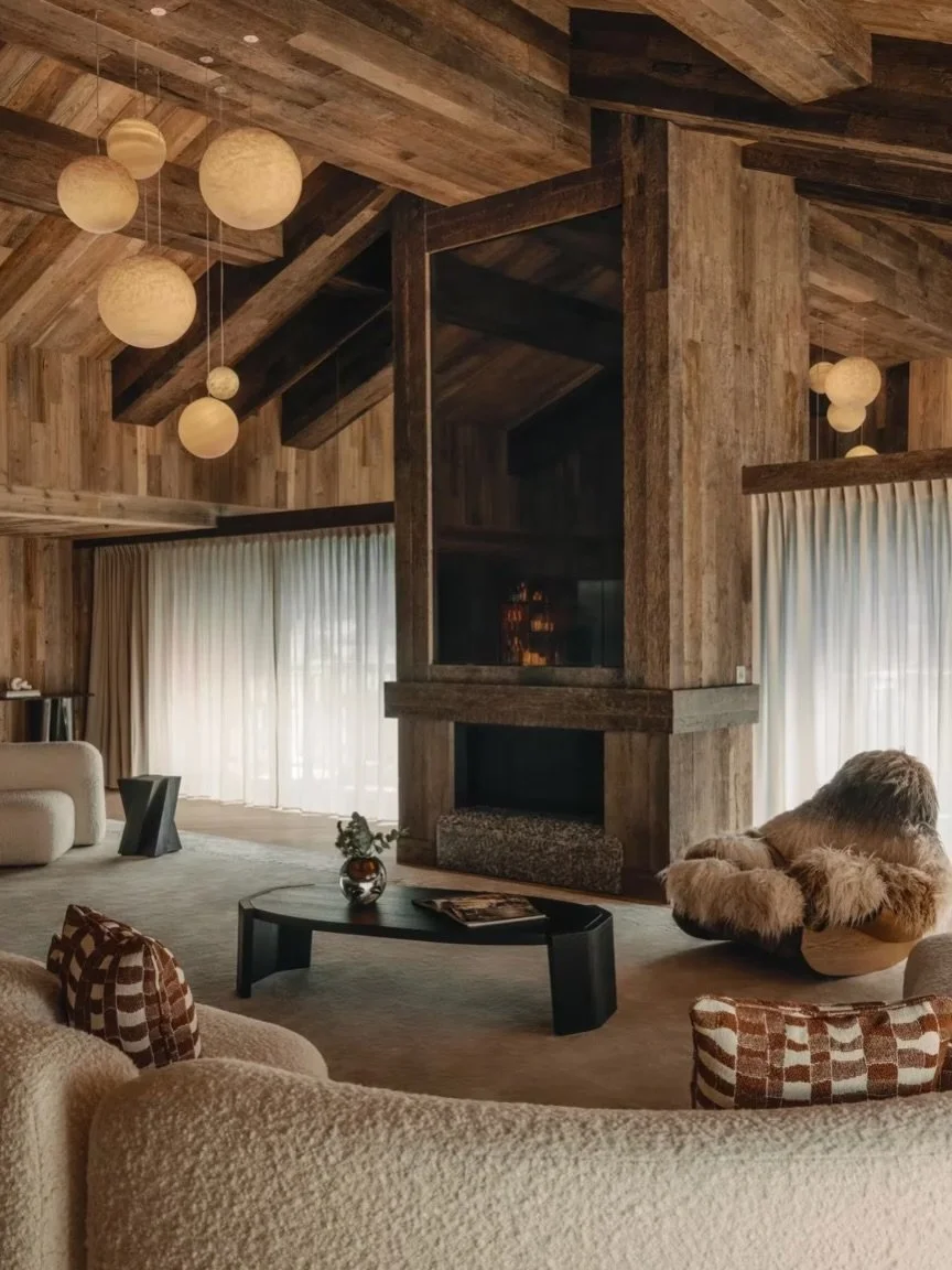 The winter homes were loving &mdash; over on the blog. 

Designed by: 
@rosewoodhotels
@oliviawilliamsstudio 
@studioborgesid 
@svkinteriordesign