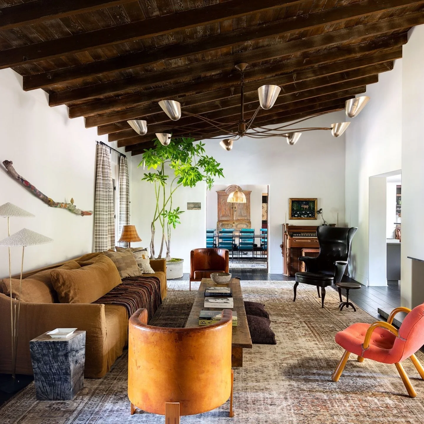 The ranch house we can&rsquo;t stop thinking about. See more over on the blog. 

Design: @hallworthandheathens 
Images: @archdigest 

#no15studio #homeblog #interiors #designinspiration