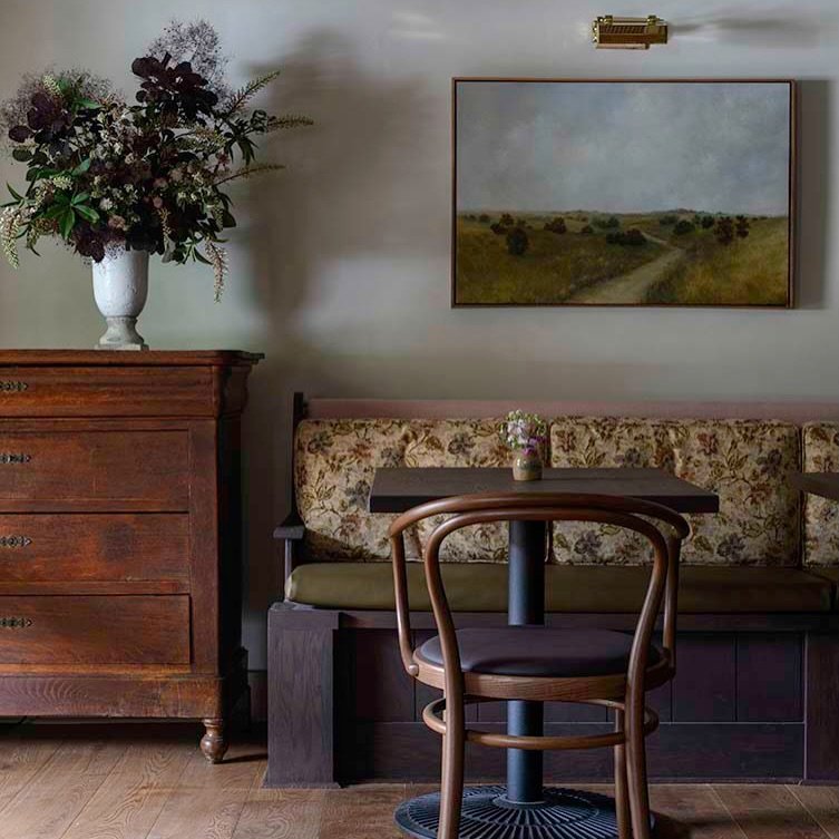 We&rsquo;re convinced a latte and avocado toast at @perennbakery is the best way to start the day. 

And the design? Grab a pen&mdash;because we&rsquo;re sharing our notes on this aesthetic sweet spot and how to recreate it at home. Link in bio.

Pho