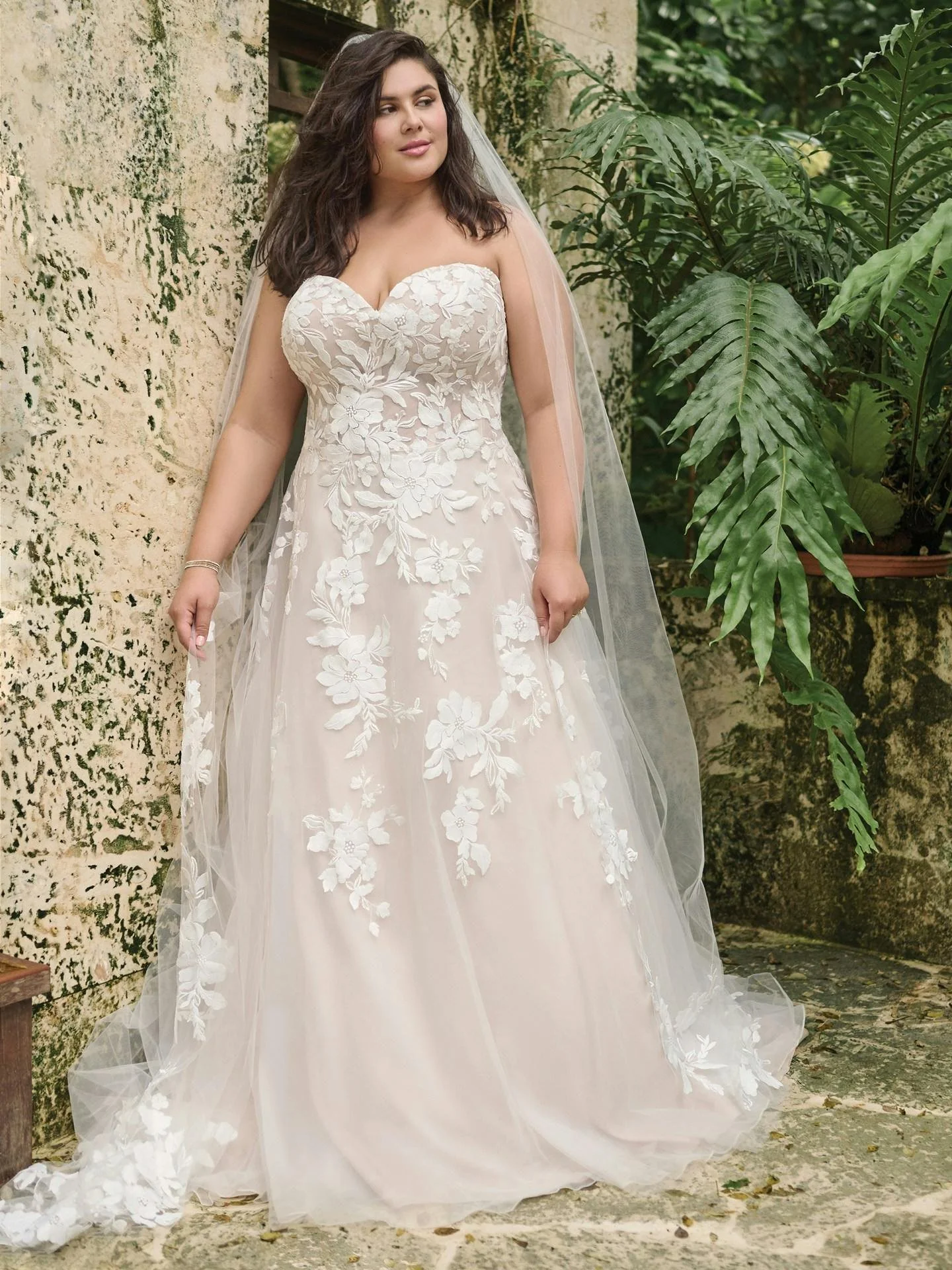 Rebecca-Ingram-Ruby-A-Line-Wedding-Dress-24RS186A01-Main-SBLS-Curve.jpg