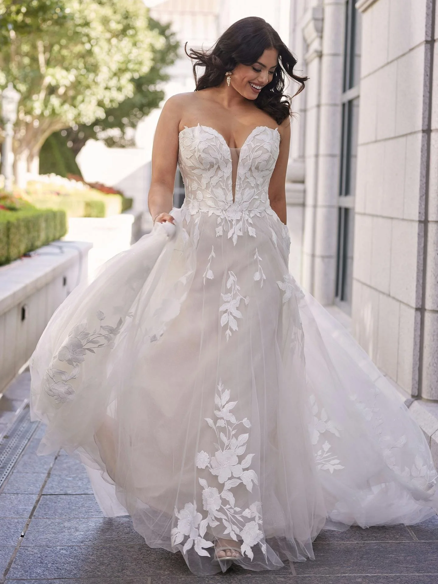 Rebecca-Ingram-Hattie-Lane-A-Line-Wedding-Dress-22RT517A01-Alt4.jpg