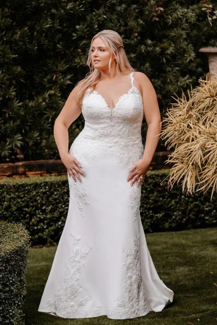 Allure-9812-Wedding-Dress_720x_768e09a0-4d1c-48f4-bf8f-3820e747299c.jpeg