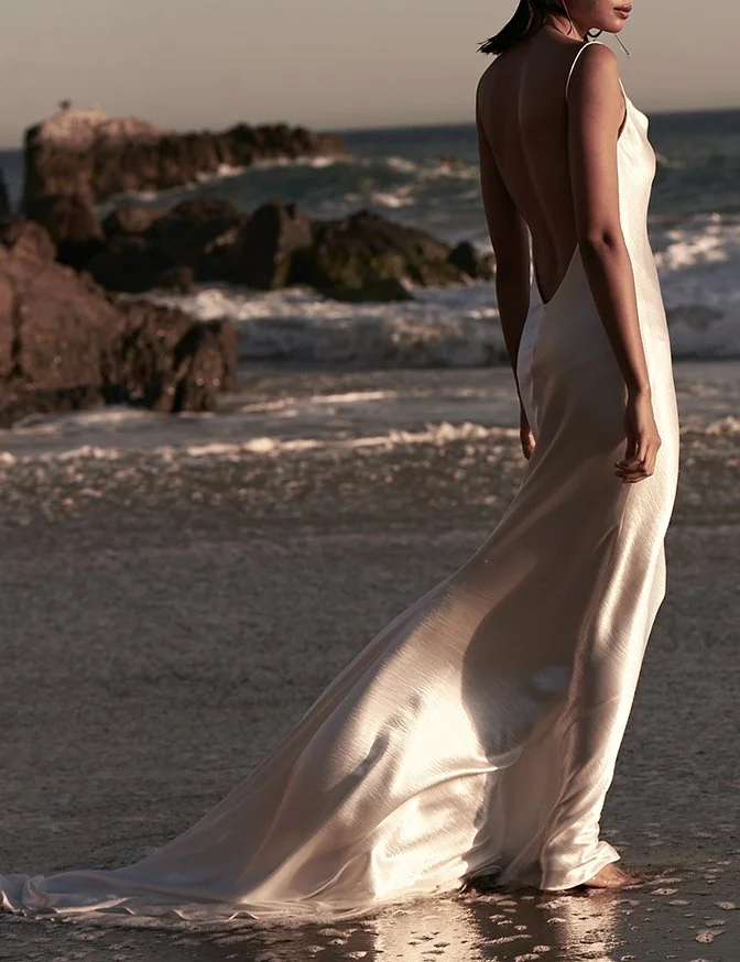 F1649791696485-2.-Newhite_Laine_Back.jpg