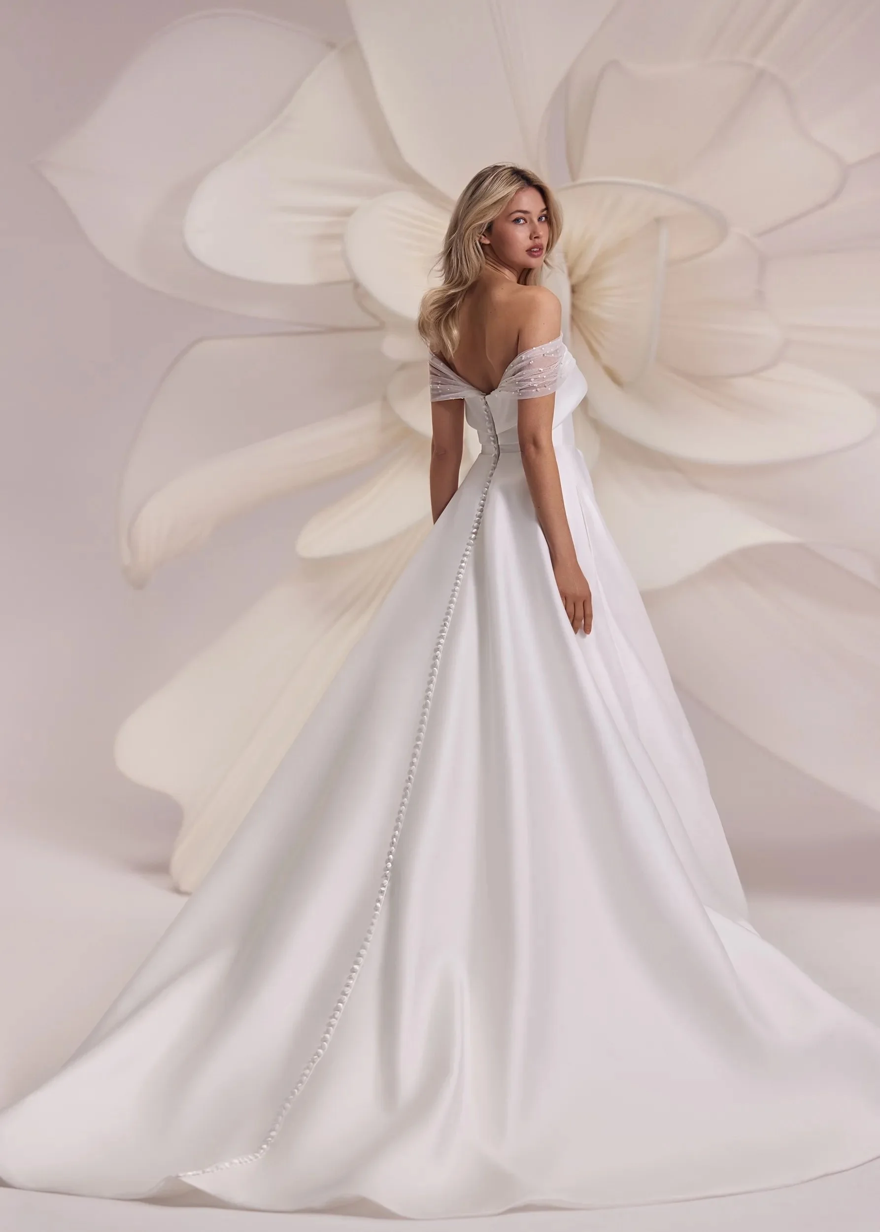 eva-lendel-less-is-more-4-wedding-dress-teya-3.jpg.jpeg