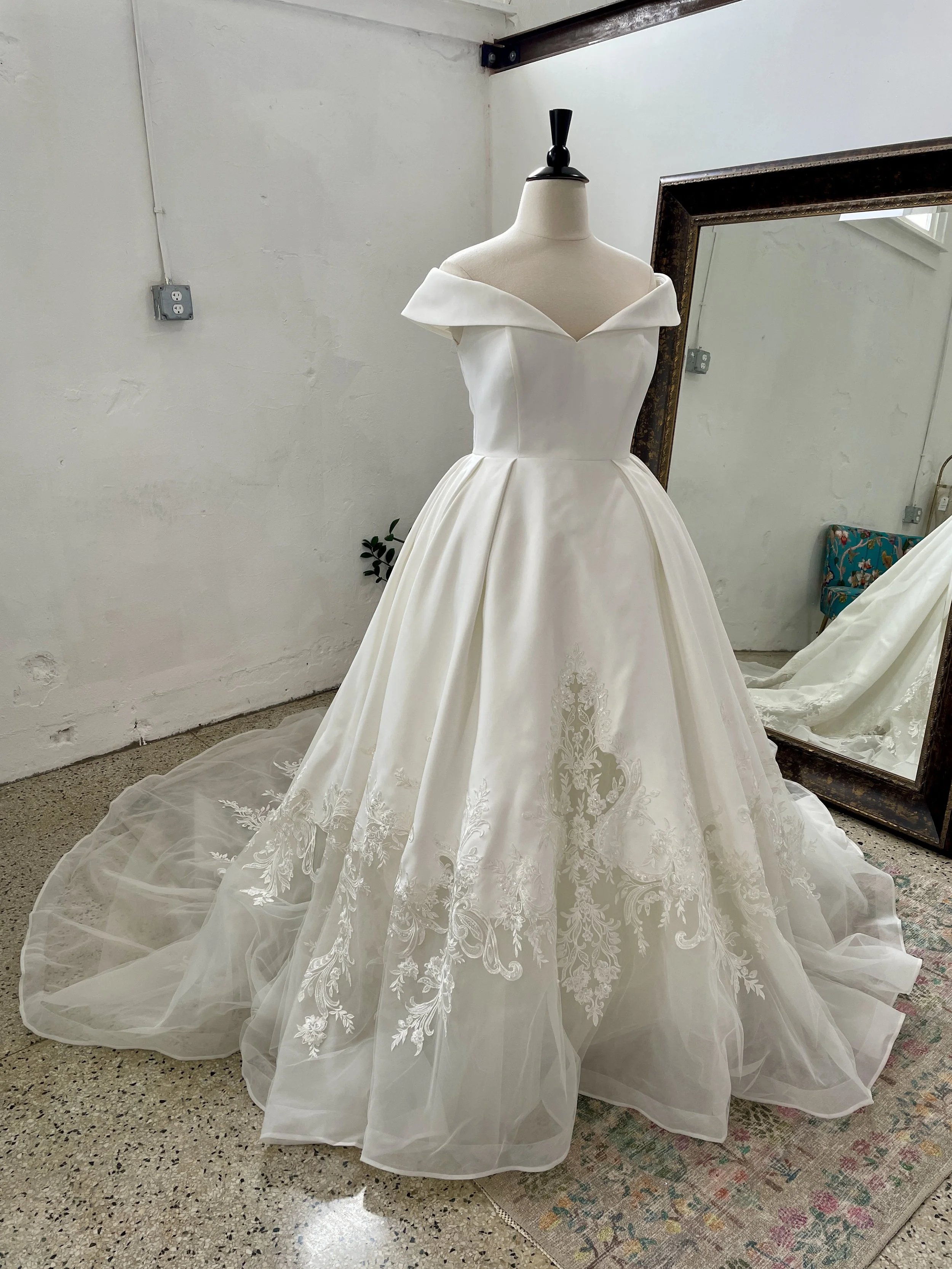 pronovias | loa