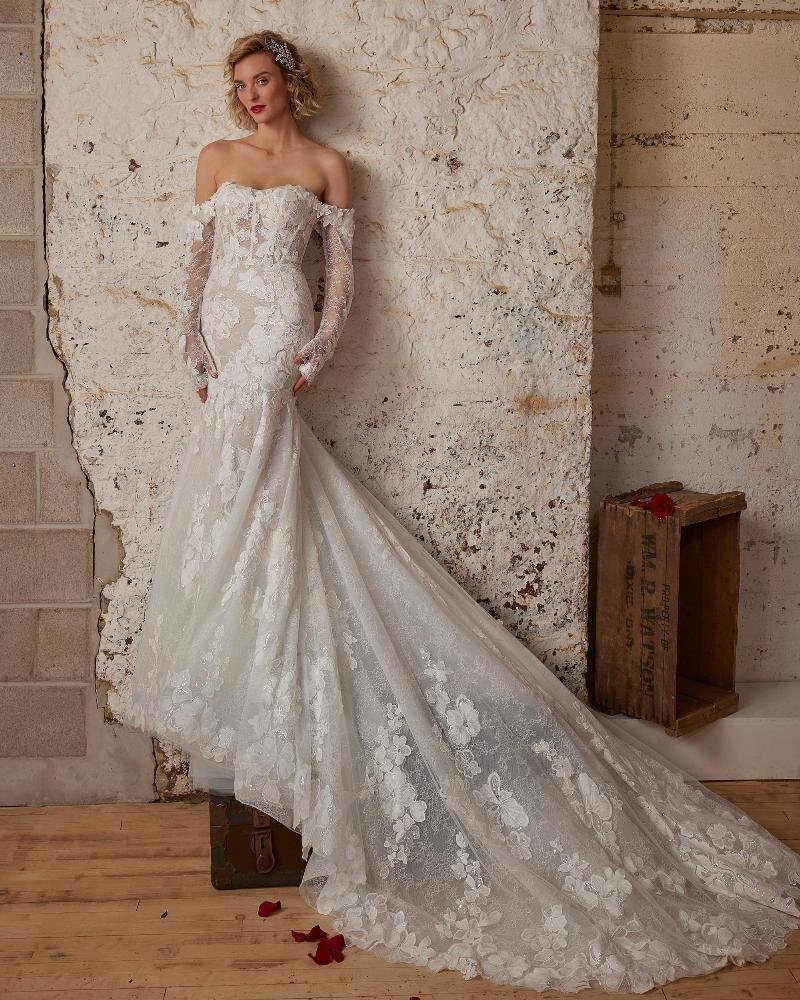 123233-Sexy Wedding Dress with Lace and Strapless Dip Neckline1.jpg