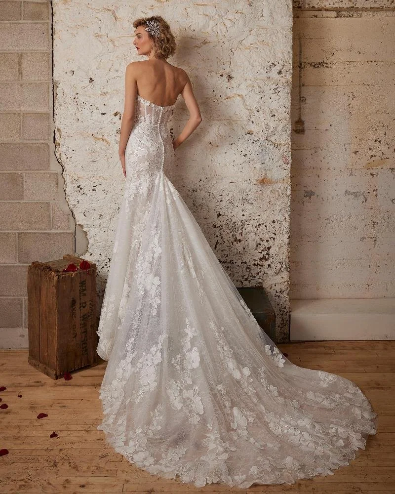 123233-Sexy Wedding Dress with Lace and Strapless Dip Neckline2.jpg