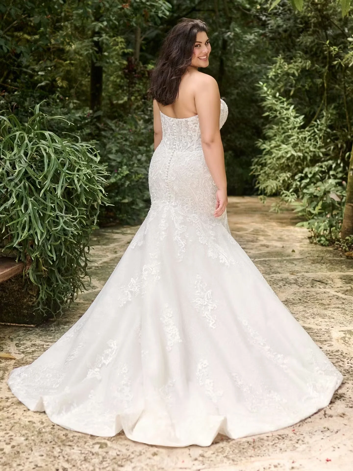 Sottero-and-Midgley-Norvinia-Lane-Fit-and-Flare-Wedding-Dress-24SZ236A01-Alt3-IV-Curve.jpg