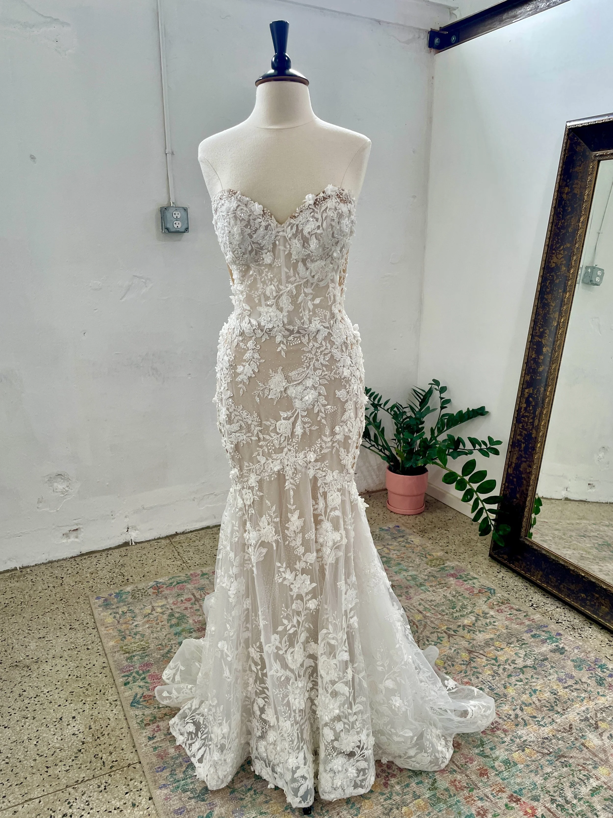 calla blanche | glenda w/ sleeves and veil