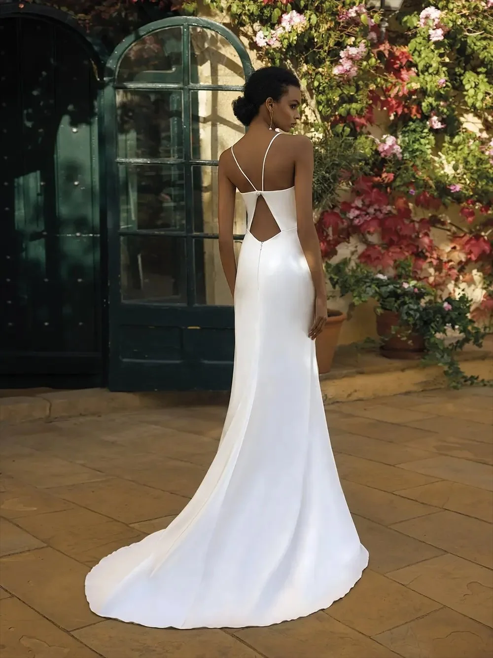 White-one-brautkleid_Aneka_linriehl-hannover-hameln-minden-bielefeld-stadthagen-osnabrueck-paderborn_1.jpeg