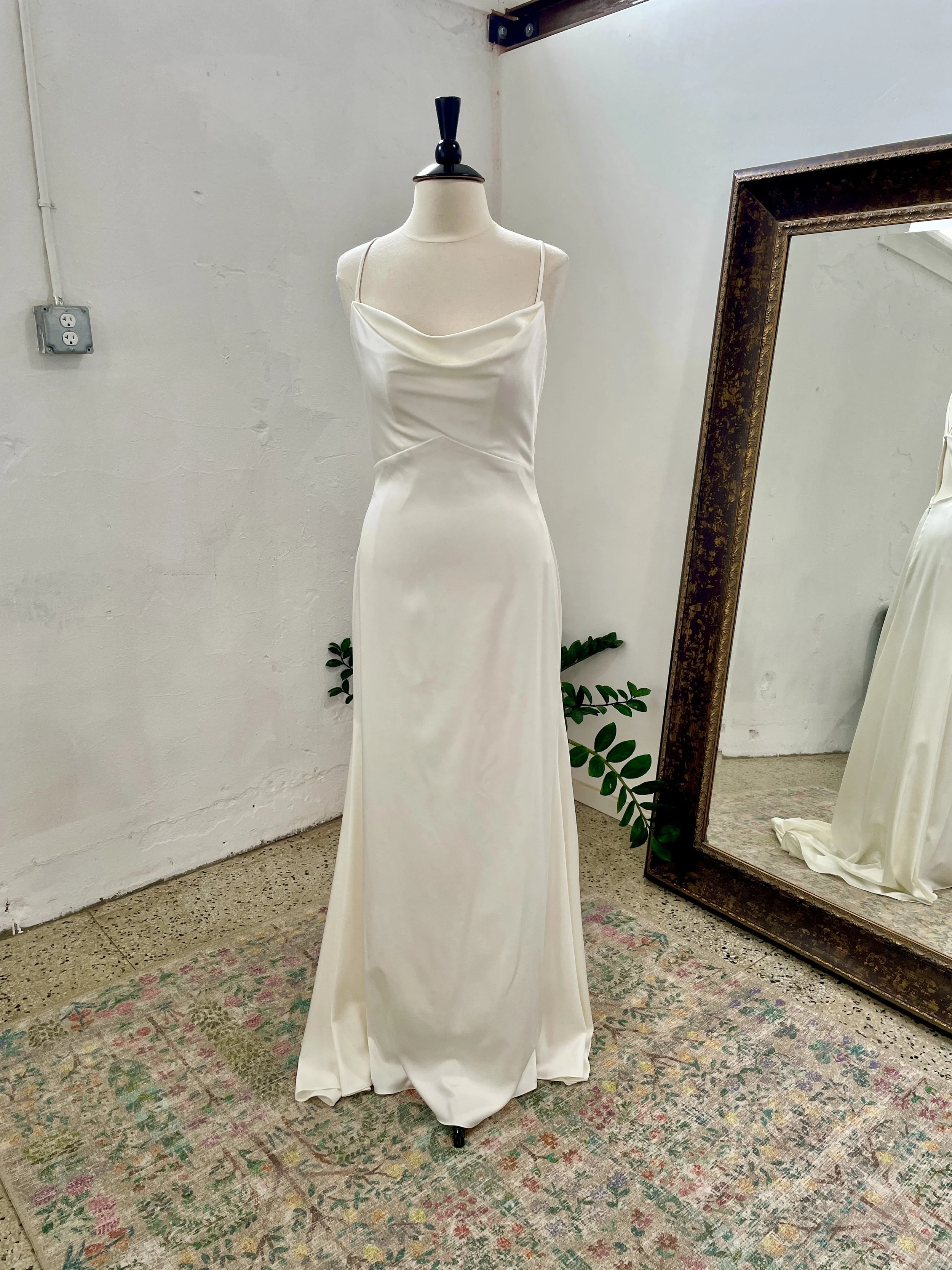 white one | aneka