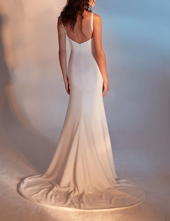 F1697830492481-2.-Theia_Brook_back.jpg