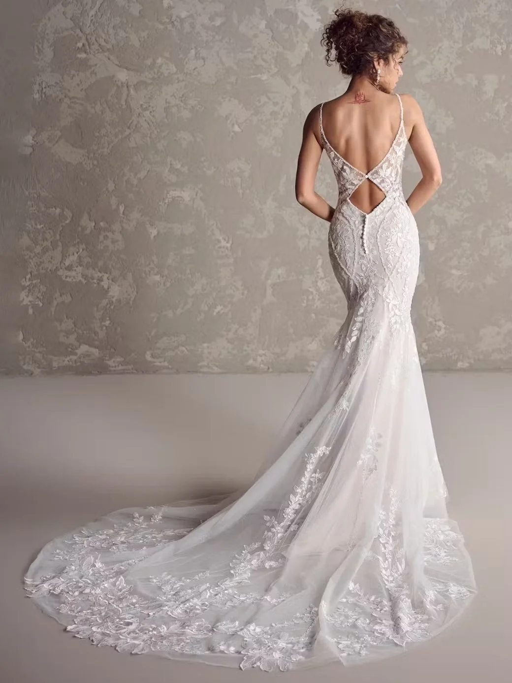 Maggie-Sottero-Sydney-Fit-and-Flare-Wedding-Dress-24MS238A01-Alt55-BLS.jpg