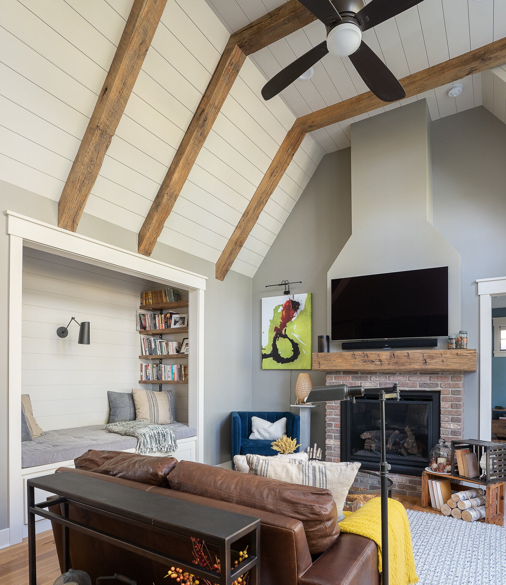 Tall vaulted ceiling with reading nook