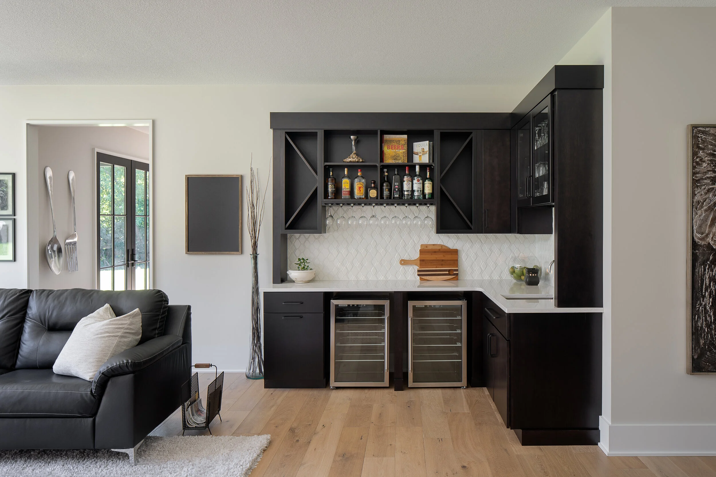 Architectural photography of a modern wet bar in family room