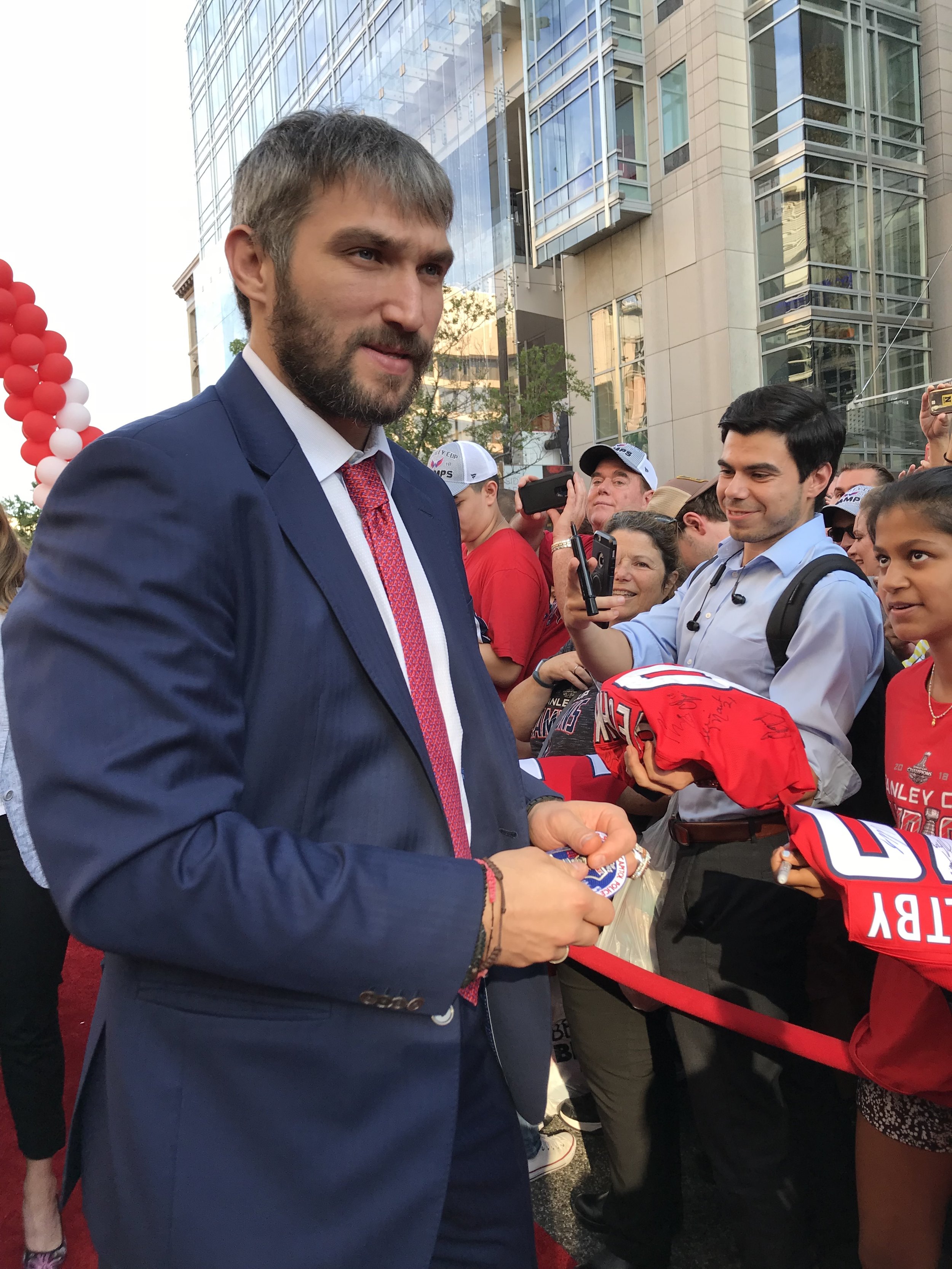 ovi signs autographs.jpg