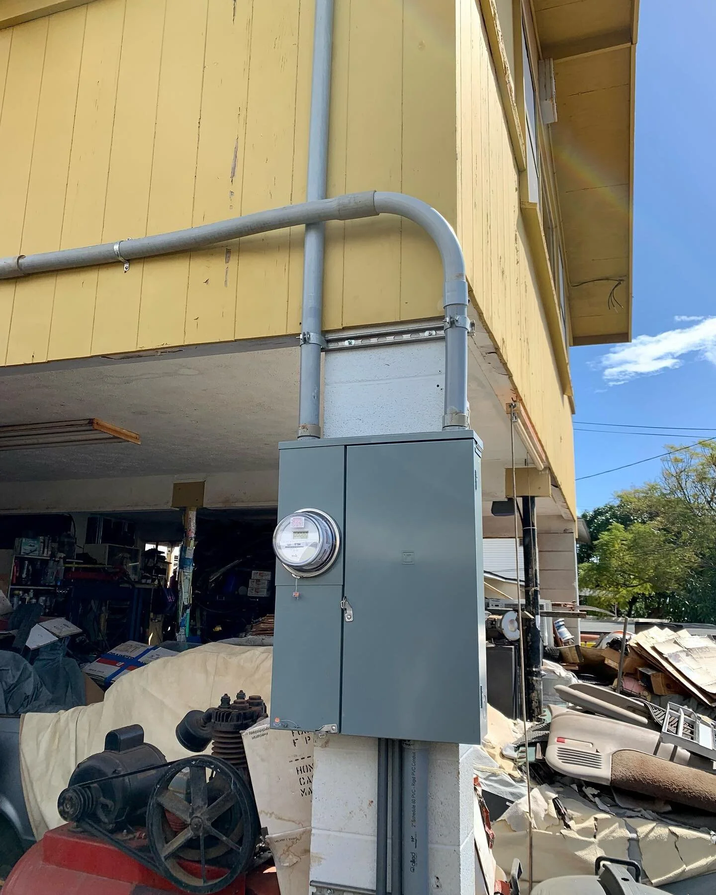 ⚡️Overhead 200 amp upgrade service 
#200amp #service #upgrade 
.
.
.
Contact us for any inquires! 
📧 contact@hammaco.com 
📞 (808)699-4766 
#hamma #general #construction #electrical #engineer #electrician #contractor #build #renovate #upgrade #hardw