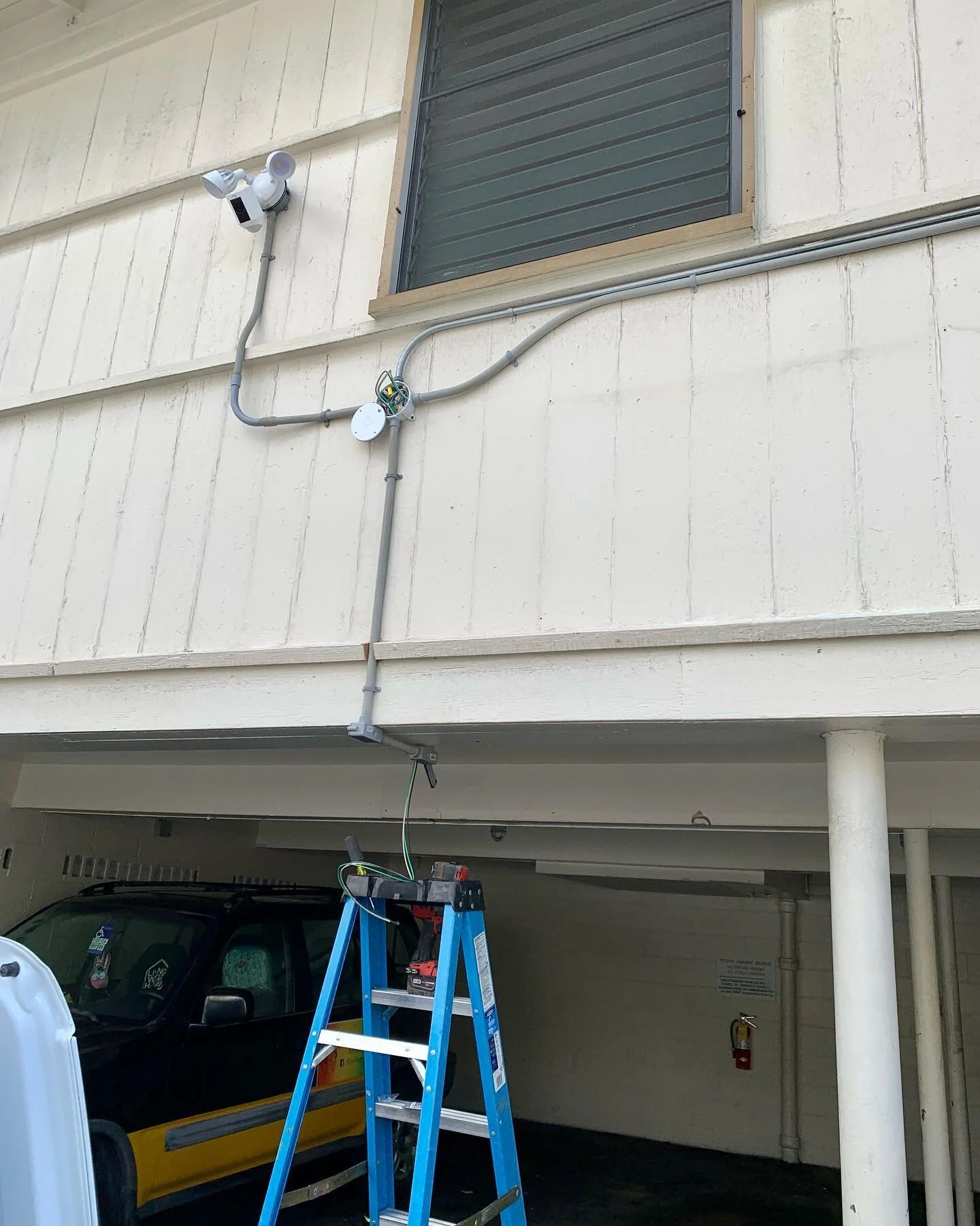 ⚡️Dedicated security flood light camera installation.
#security #floodlights #camera #installation
.
.
.
Contact us for any inquires! 
📧 contact@hammaco.com 
📞 (808)699-4766 
#hamma #general #construction #electrical #engineer #electrician #contrac