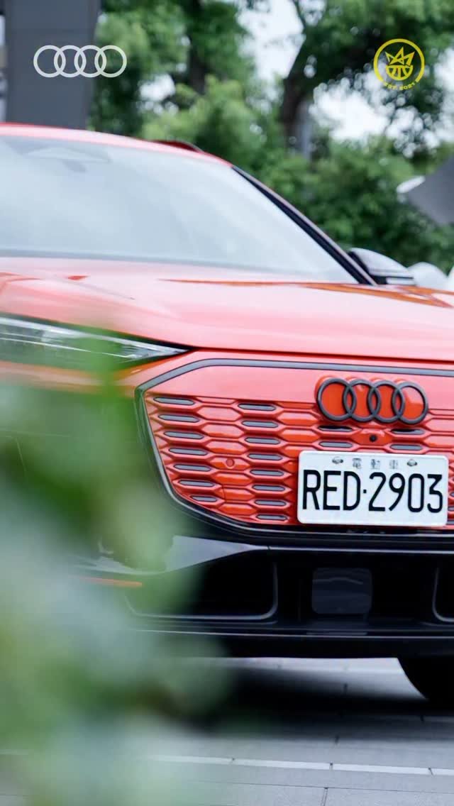 《 Audi x 曼尼高|比賽日常 》
日復一日,曼尼高來到禁衛軍的每一場比賽,一樣的態度、精神面對每個挑戰,對他來說,籃球是勇往直前的運動,任何細節都可能是突破自我、再次進化的關鍵,一如駕駛的 Audi SQ6 e-tron,追求卓越與持續進化,才能在最後擁抱最純粹的美好 🏆
Thank you Kenny & Thanks Audi 👑
🔗 完整版至官方頻道:https://youtu.be/4Wxe78vrYYg
#2025Champion
#NewTaipeiKin