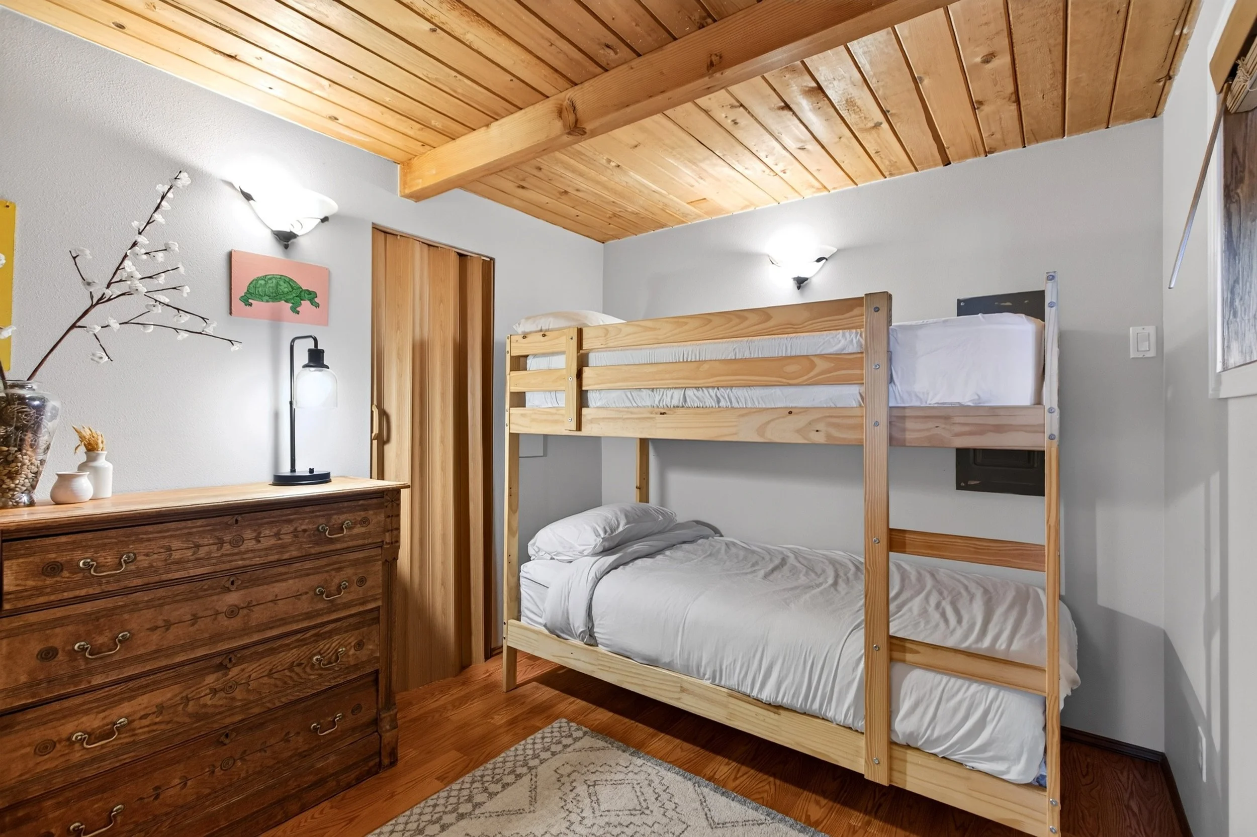 Private bedroom fully furnished waiting for you.