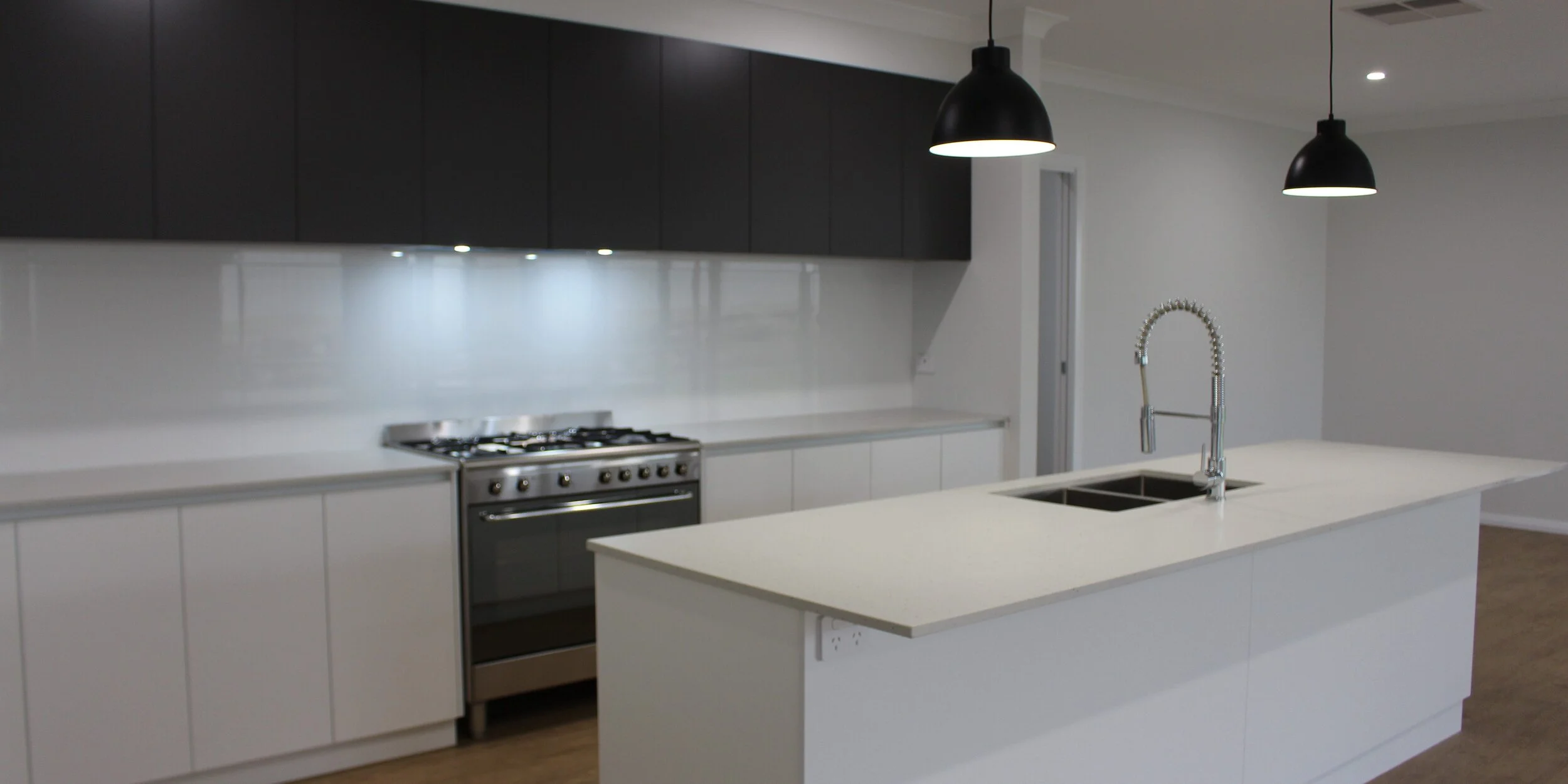 WHY YOU SHOULD AVOID TOP KITCHEN TRENDS WHEN DESIGNING YOUR HOME