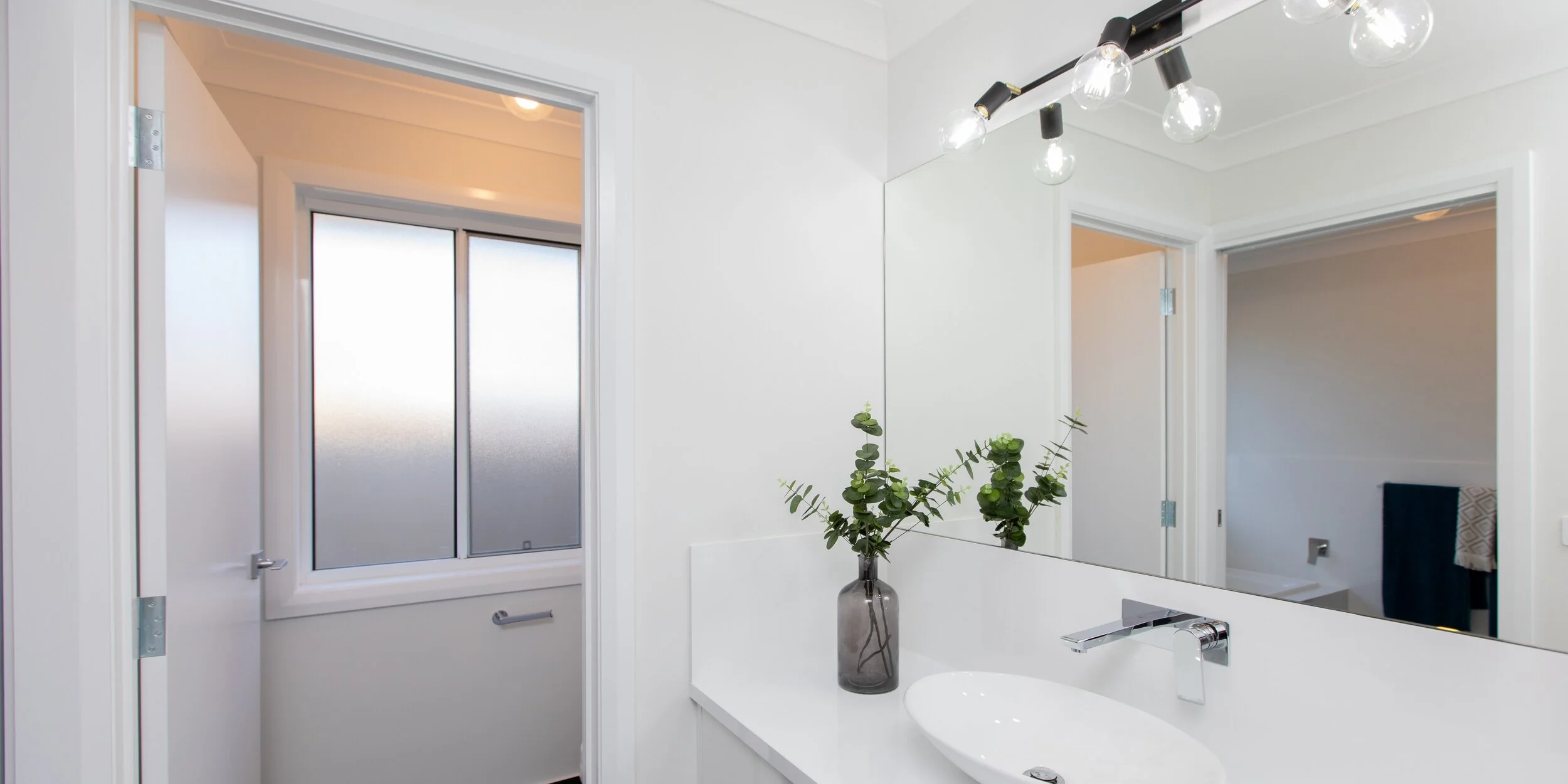 CHOOSING THE PERFECT BATHROOM VANITY LIGHTING