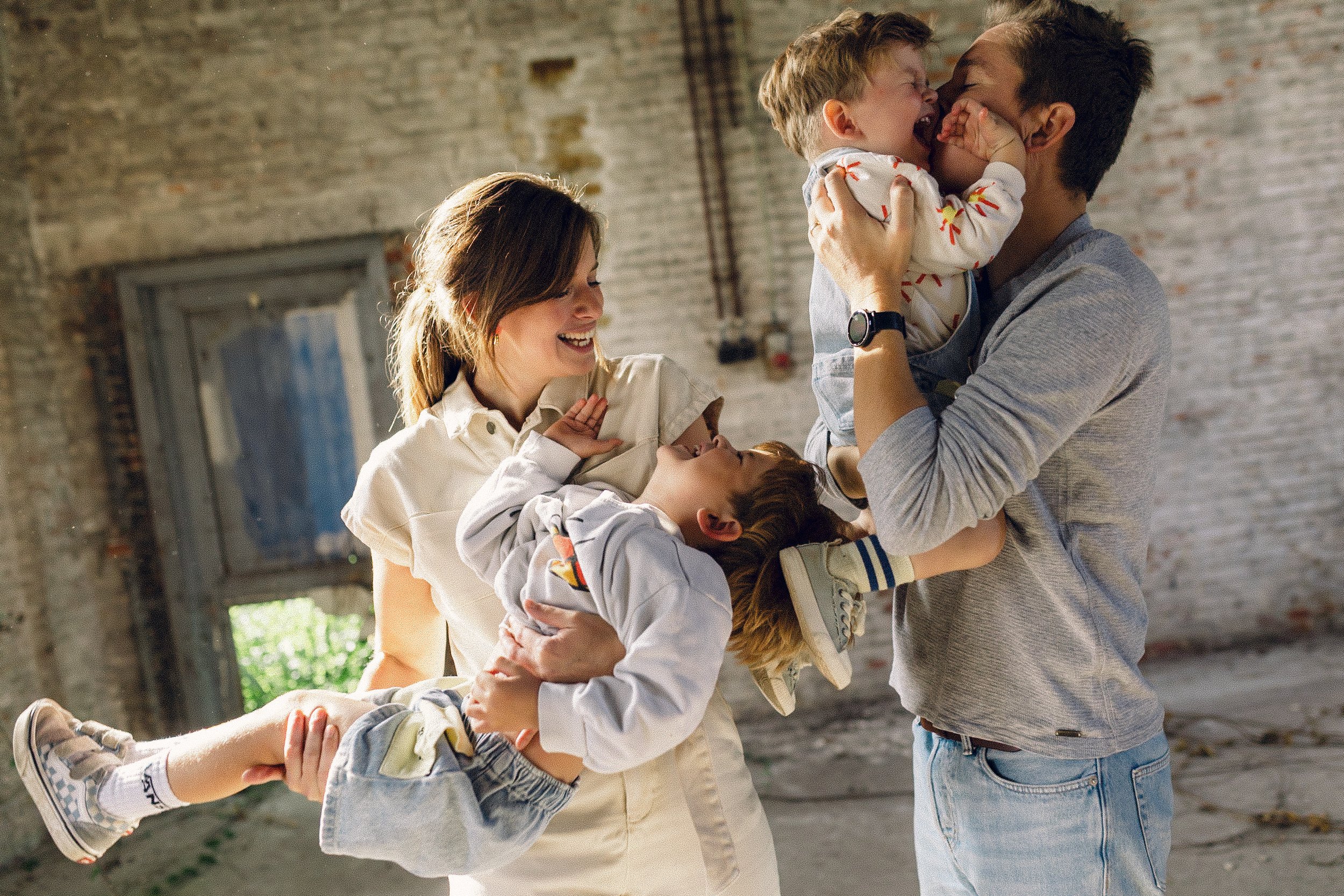 Leuke familiefoto van een gezin gemaakt in Turnhout.