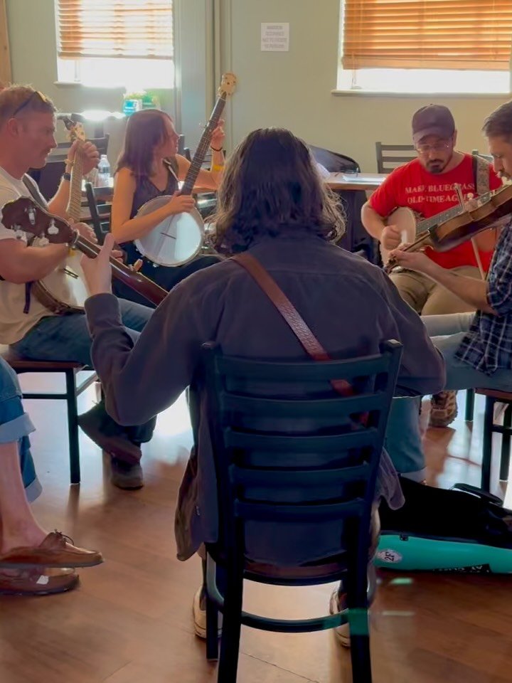 Good times were had at banjofest 2. This gourd banjo went home with someone who is way, way better at it than me.