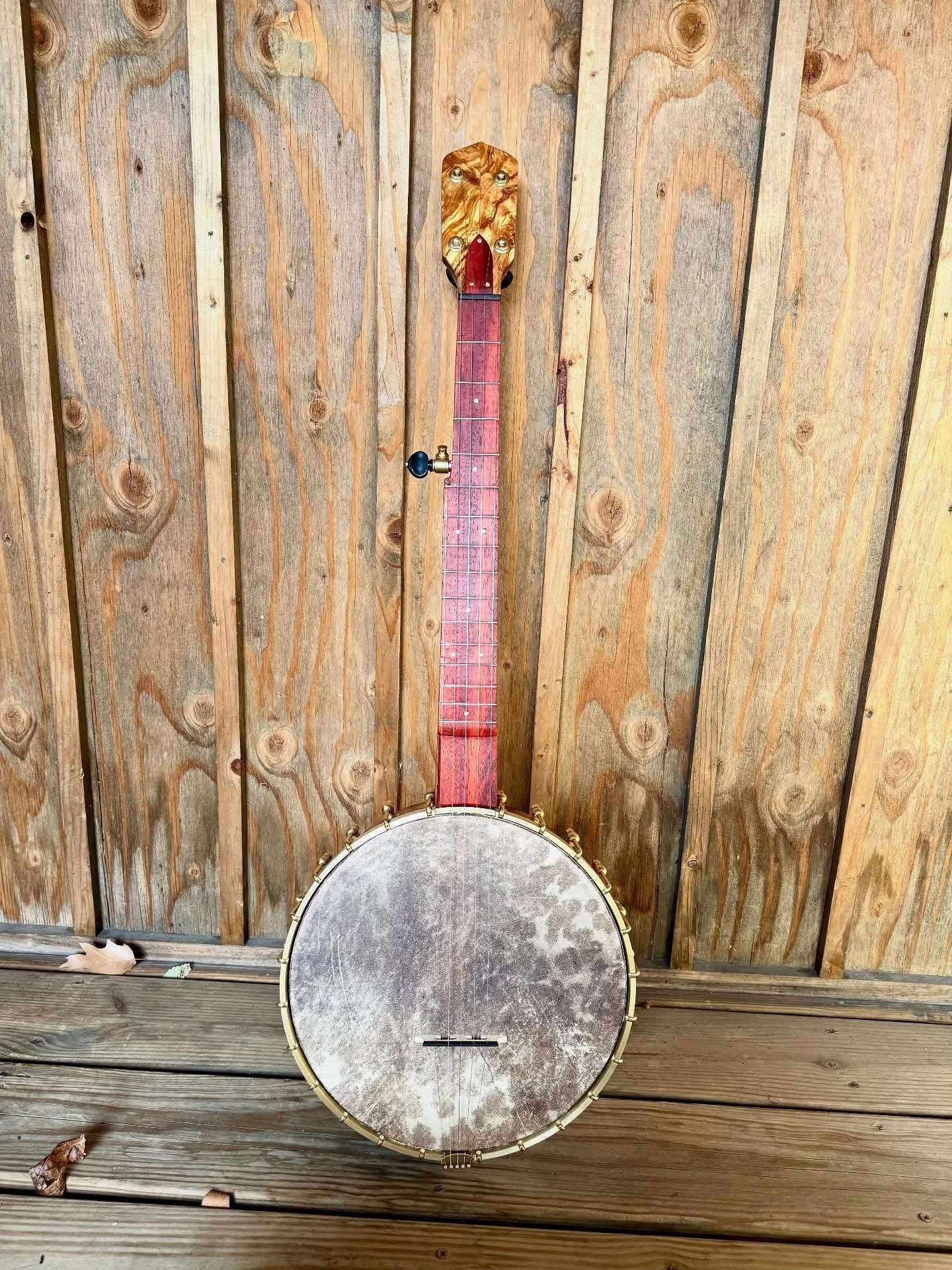 Here&rsquo;s the last of 2025. This was a fun project the whole way through, and it&rsquo;s soon to be headed east to its new owner. 23.5 inch scale, African mahogany, with padauk fretboard, and that peghead overlay is olive.