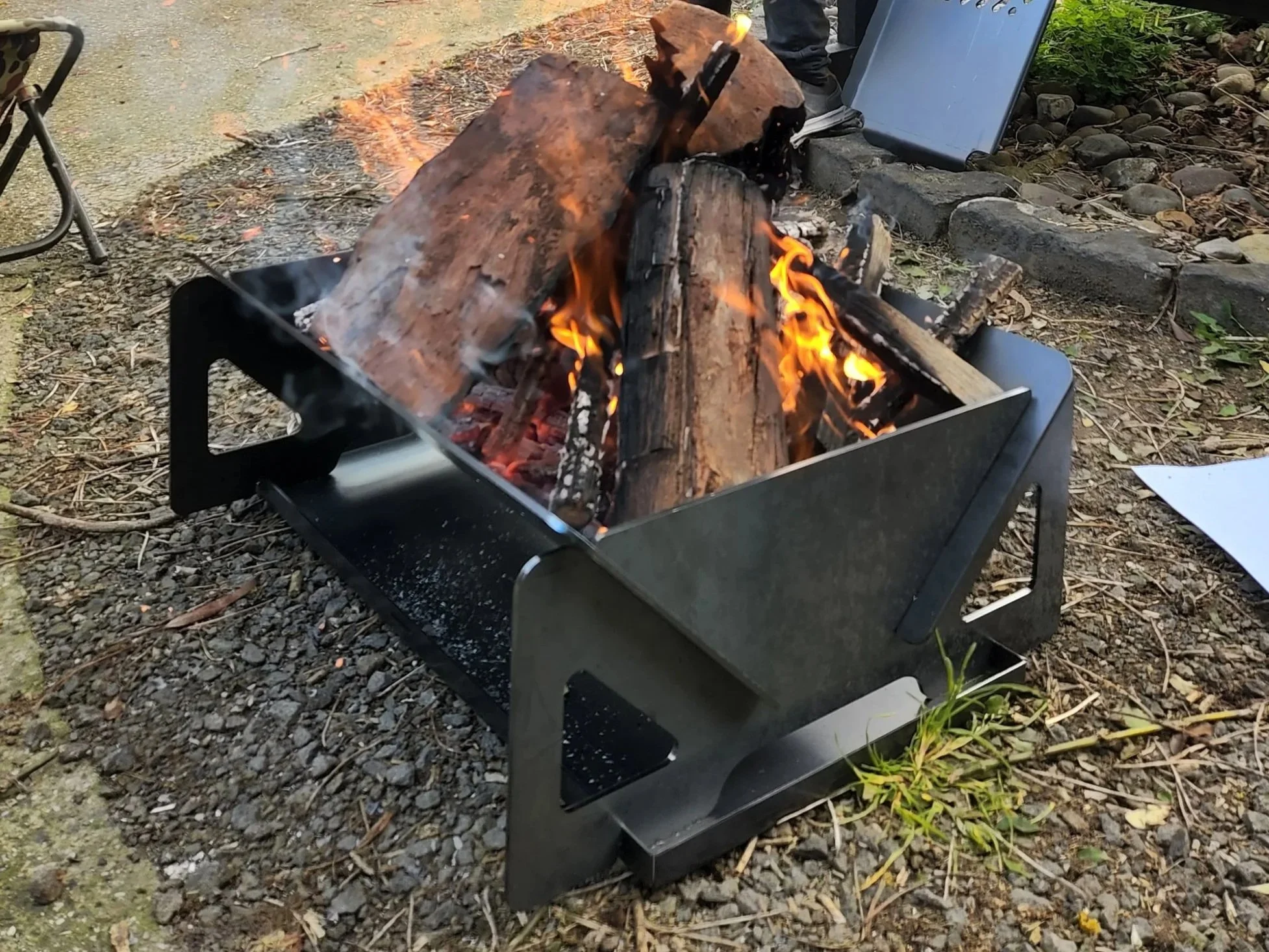 Flat pack design for easier transport and setup