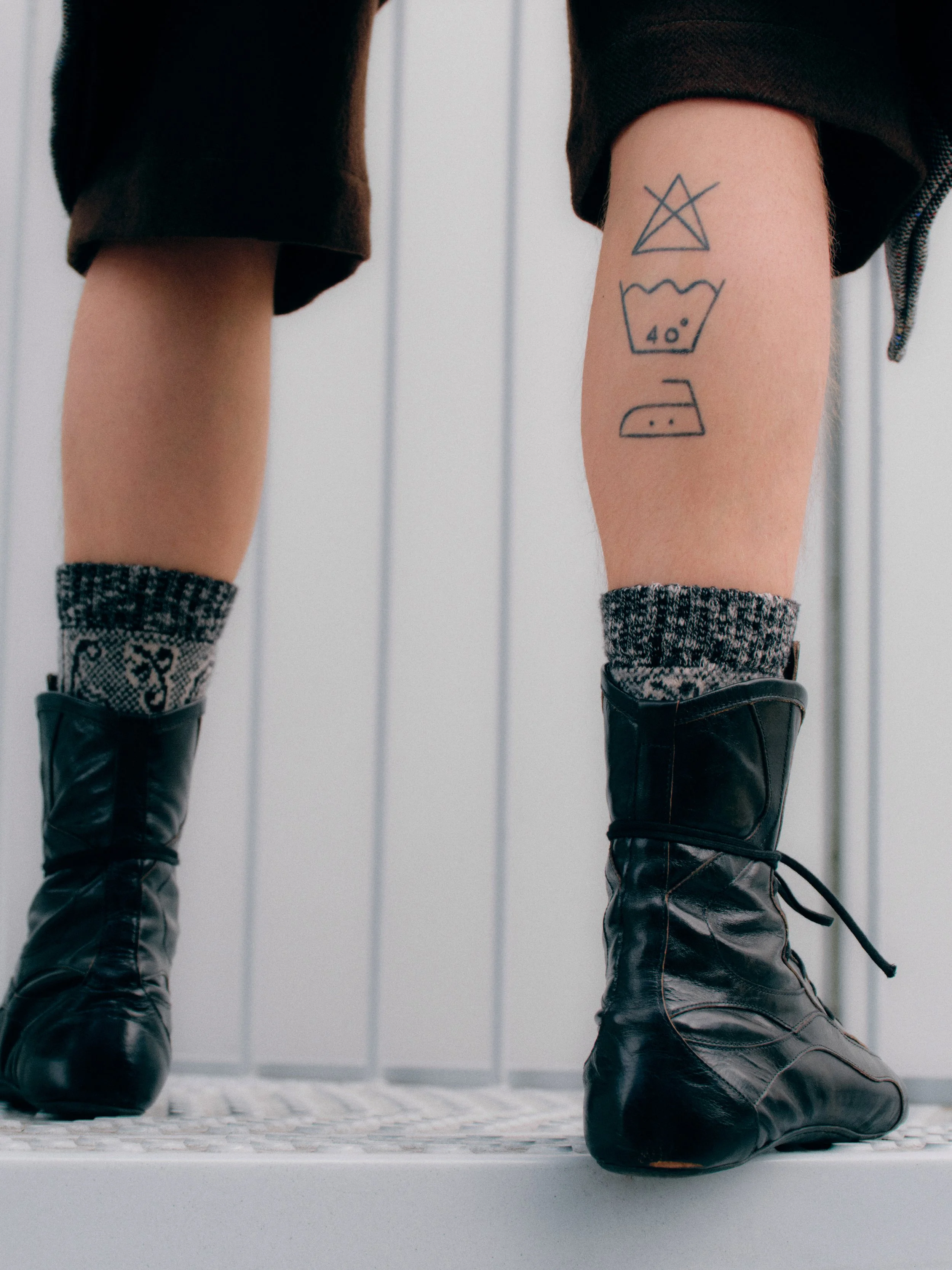 Ramona_Deckers_LoveWant_leg1.jpg