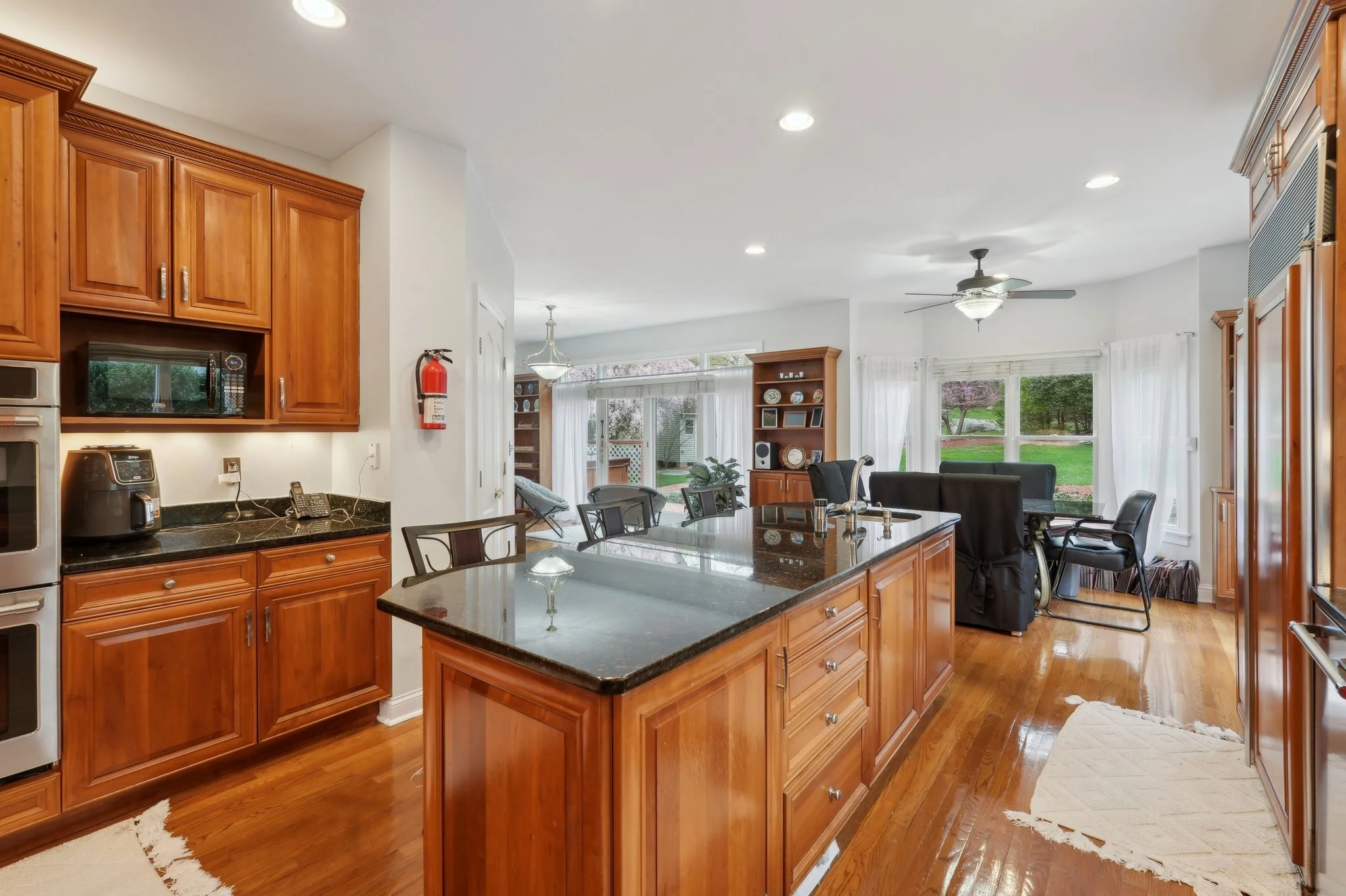 27-web-or-mls-Greenbriar Rd-2204-029.jpg