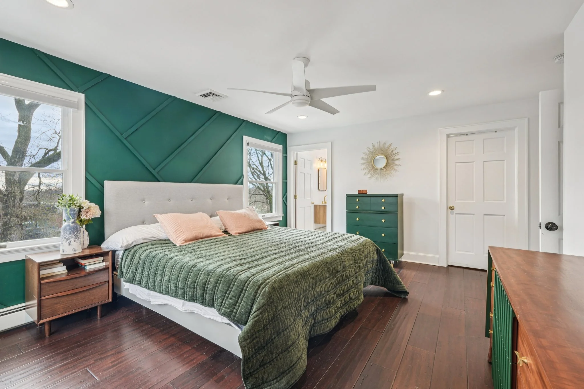 31-web-or-mls-Lehigh St-S2202-031.jpg