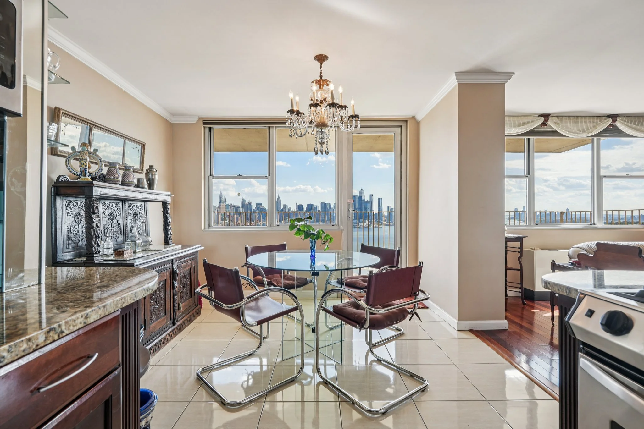 20-web-or-mls-Boulevard East-S2709-012.jpg