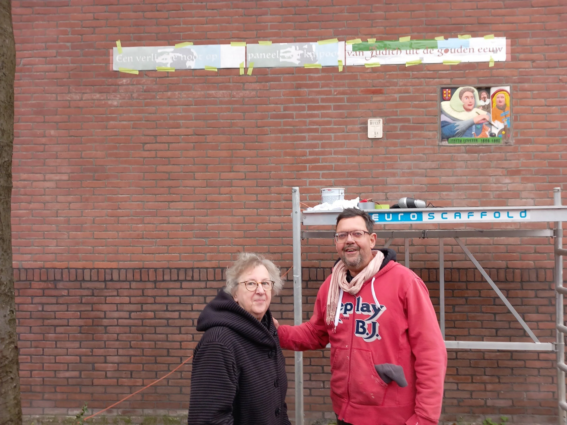 De auteur van de tekst, Tonneke Gieske-Post kwam even poolshoogte nemen.